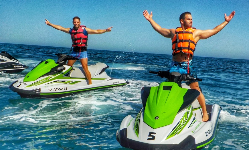 Image 8: ¡Siente la libertad! Excursión en moto de agua y acceso a beach club