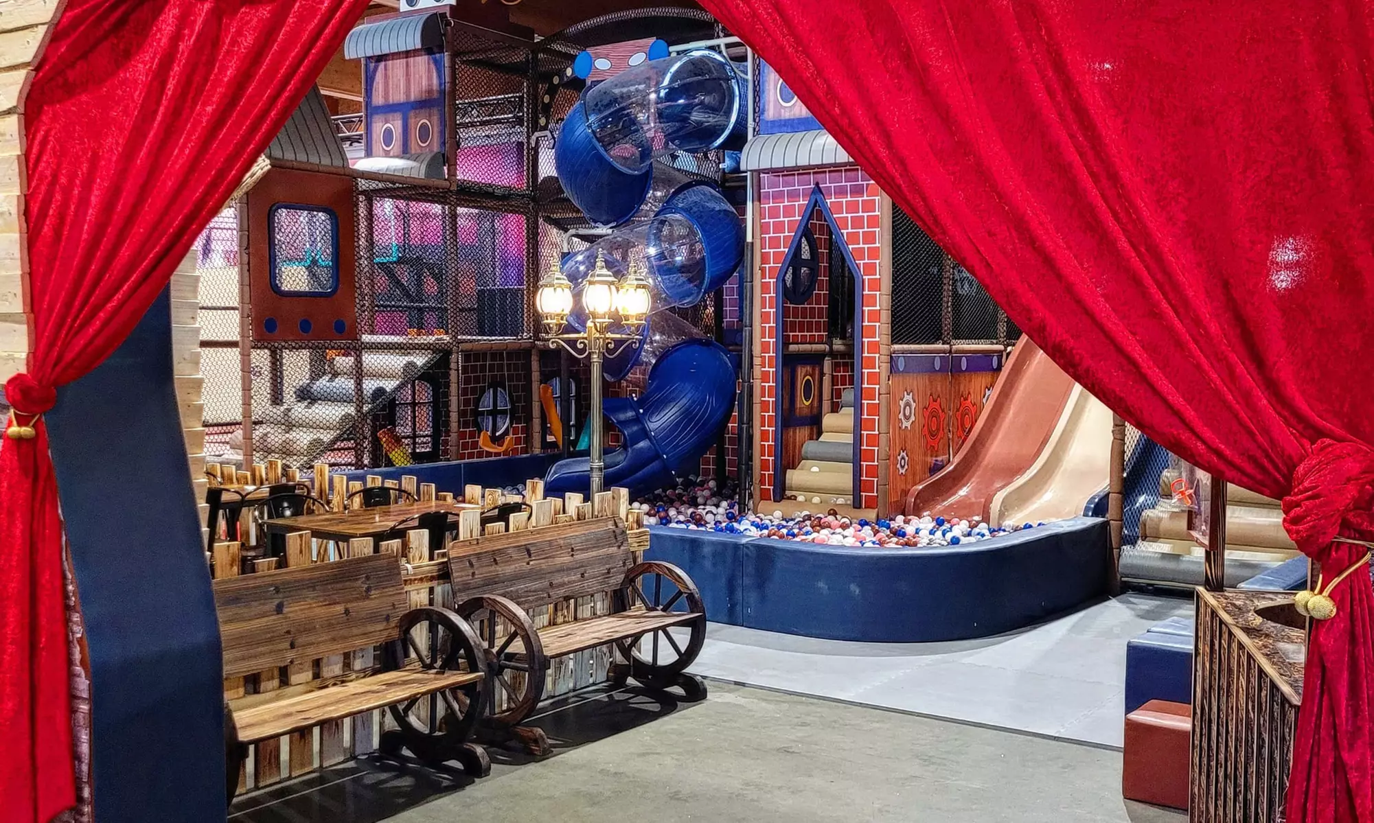 Tageskarte Flipped Freizeitpark für bis zu 5 Pers., Mi.-Fr.