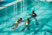Experiencia inicial de buceo en piscina con instructor para 1 o 2 personas, con hasta un 43% de descuento - Second Medium