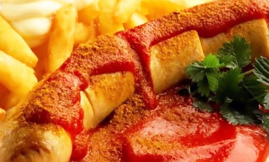 Image 4: Menü mit Currywurst oder Hähnchen