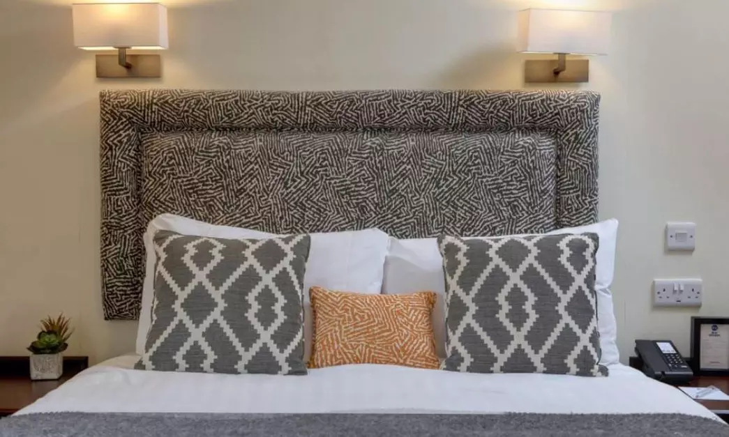 Scotland, Stirling :Two-Night with Late Check out, Breakfast