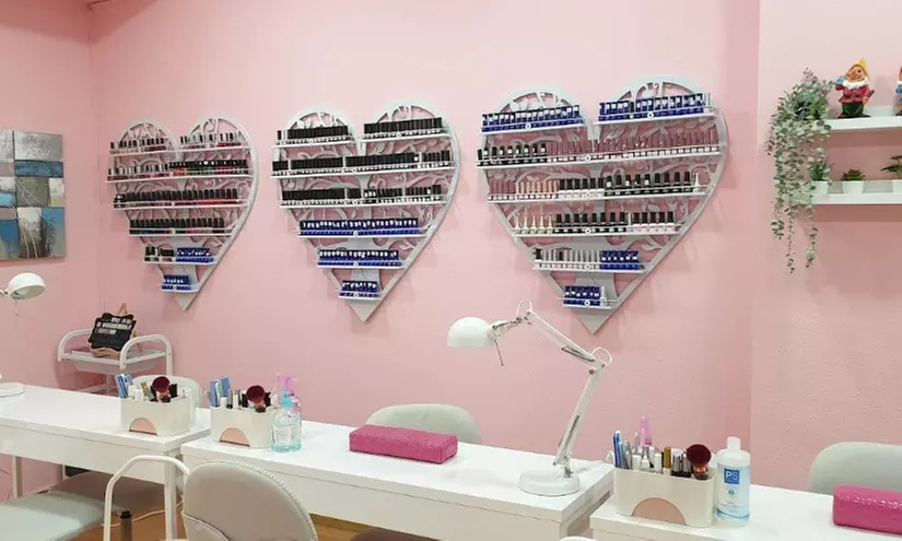 Sesión de manicura y/o pedicura con opción a depilación y diseño de cejas para 1 persona , ahorra hasta un 57% - Second Medium