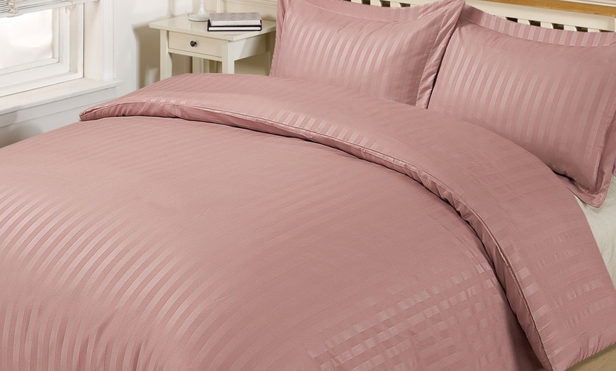 Image 7: Striped Satin Duvet Cover Set