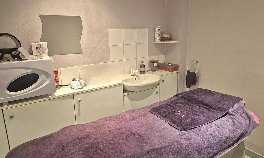 "Eye Lift" ou "Hydradermie Lift" Guinot : soins du visage à Coubron