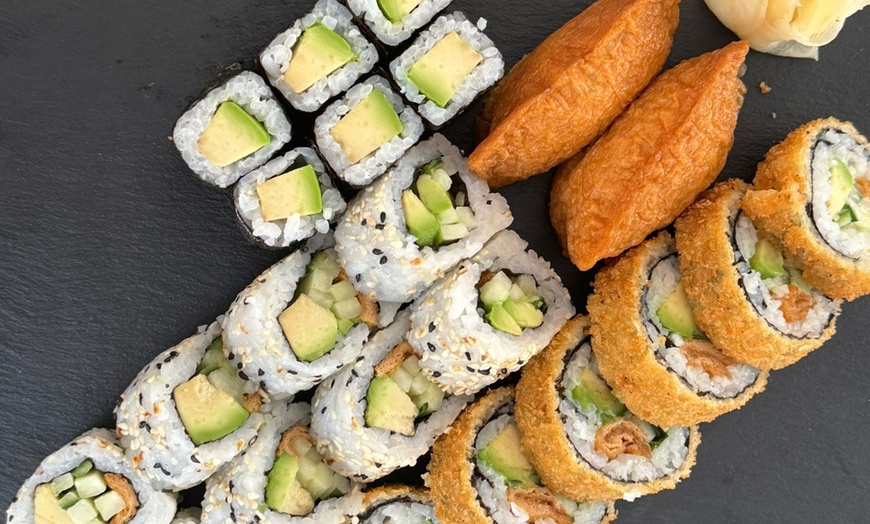 Image 6: Vielfältige Sushi-Menüs oder Party-Platte für 1, 2 oder 4 Personen 