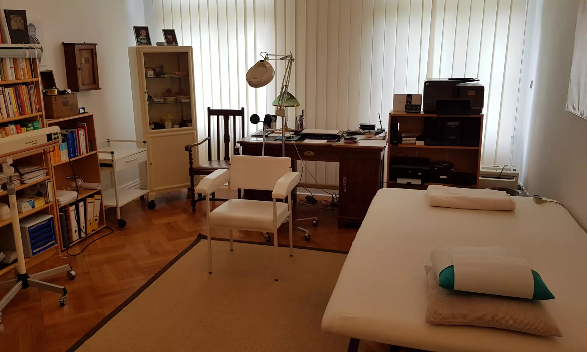 Natürliche Frische mit Hyaluron-Behandlung für 1 oder 2 Zonen bei Naturheilpraxis Bernstein (bis zu 36% sparen) - Primary Image