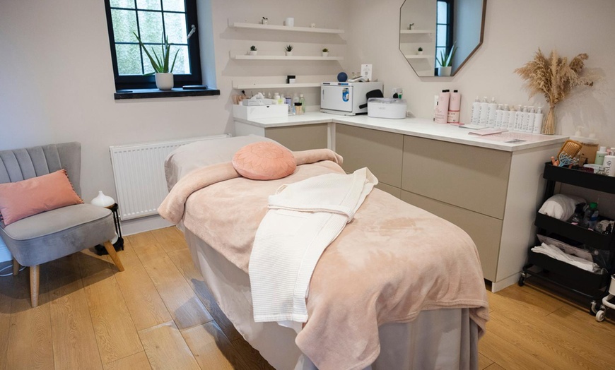 Image 2: Relax w/ Japanese Head Spa & Optional Luxury Facial, Wash and Blow Dry