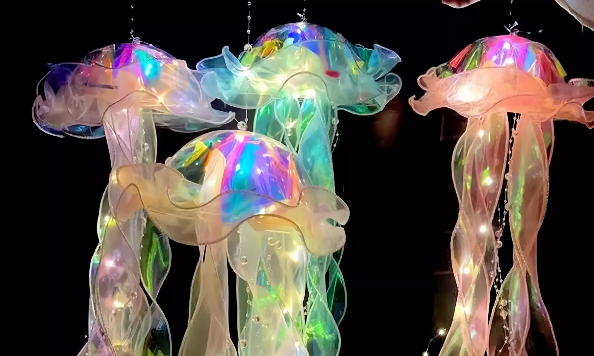 Lámparas colgantes en forma de medusa