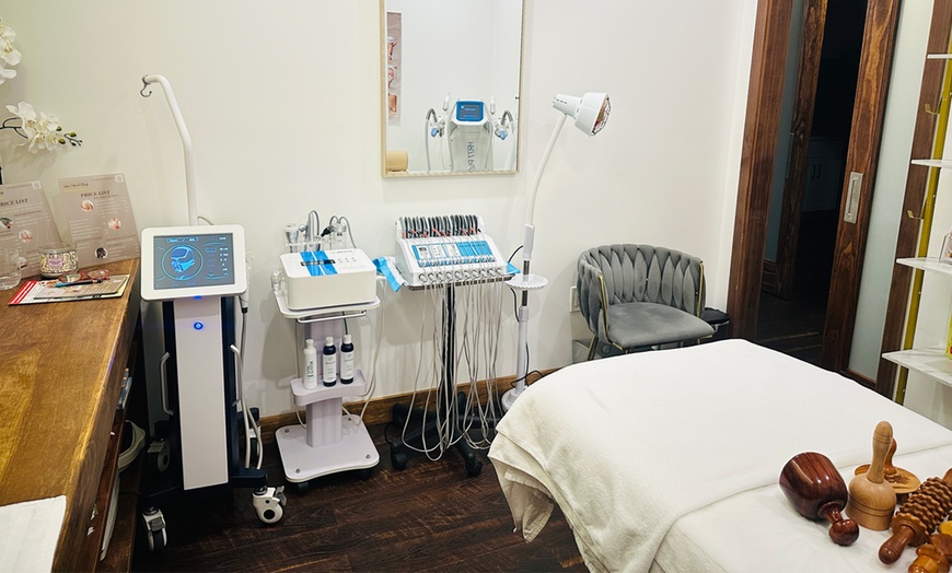 Image 3: Unwind with One, Three or Five 60-Minute Lymphatic Drainage Massages