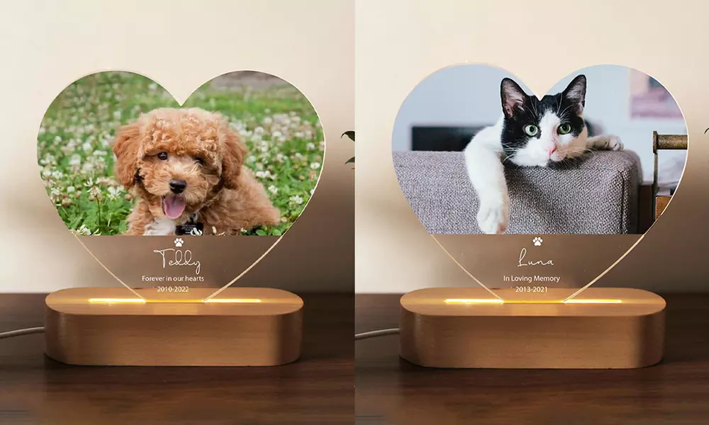 Personalisierbares Gedenk-Nachtlicht mit LED auf Holzsockel