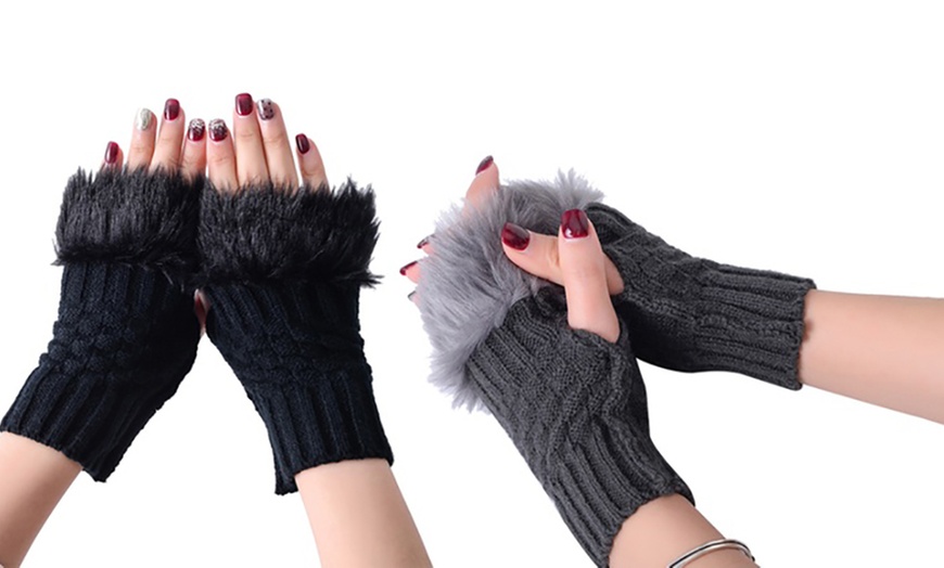 Image 8: Women's Furry Fingerless Gloves