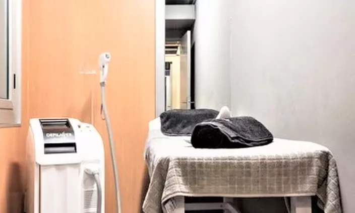 Masaje corporal de 60 minutos para 1 persona en Estética Alexandra en Peluquería Zavala - Second Medium