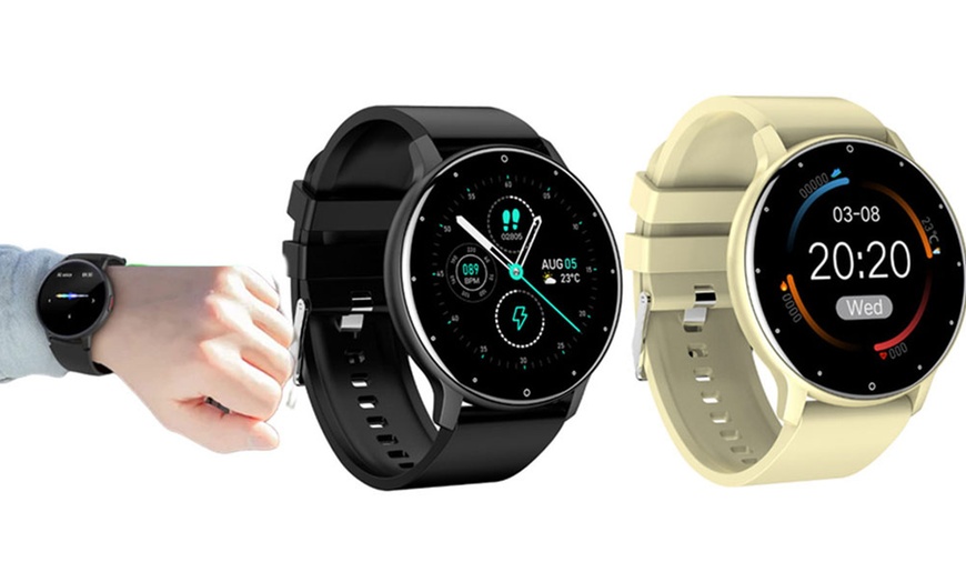 Image 5: Round Screen Smartwatch in Black and Gold Options