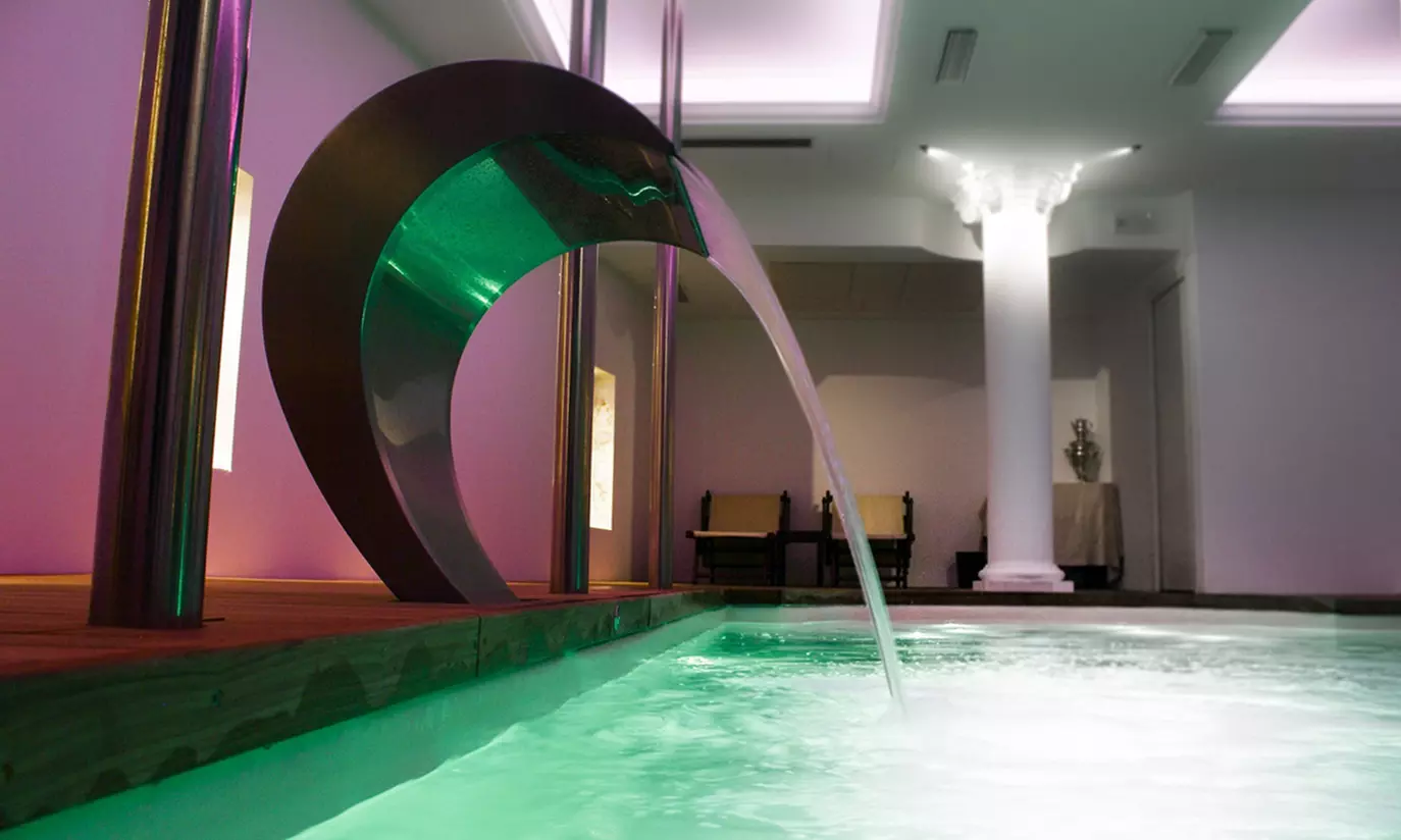 Percorso Spa di coppia con Prosecco, massaggio o camera in day use