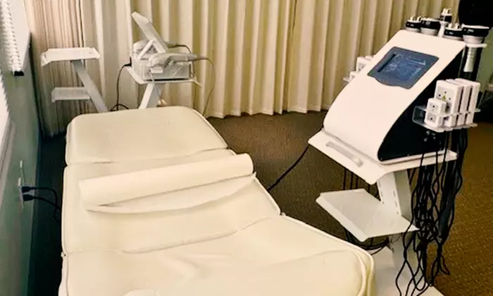 Get 1 or 2 Body Renewal: Cavitation + RF Therapy or HIFU Sessions