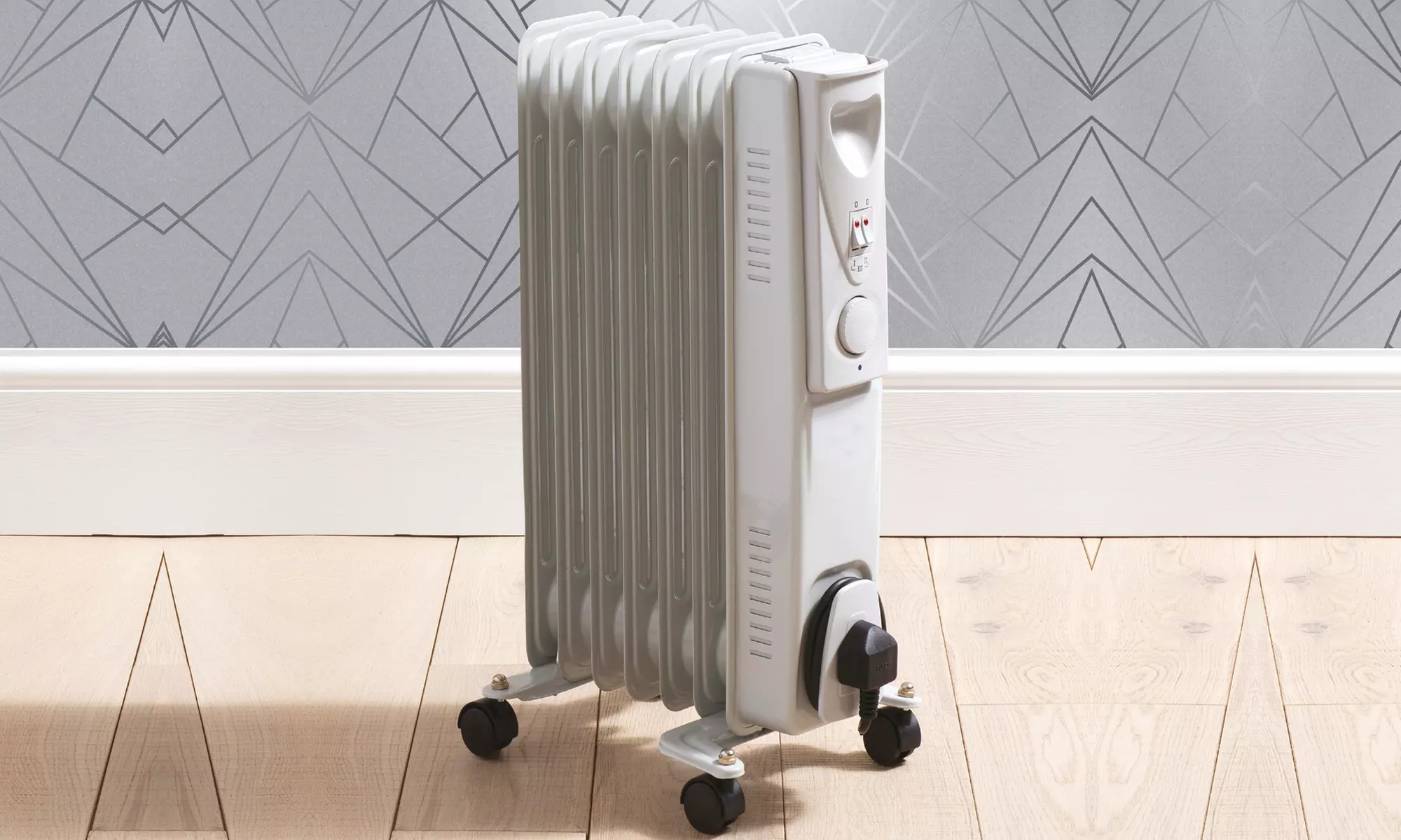 Fine Elements 7 Fin Oil Heater - Primary Image