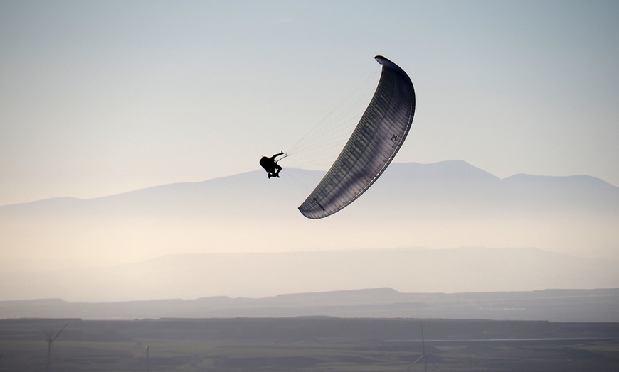 Image 2: Vuelo en parapente para 1 o 2 en Zaragoza con Cierzo Flight Co