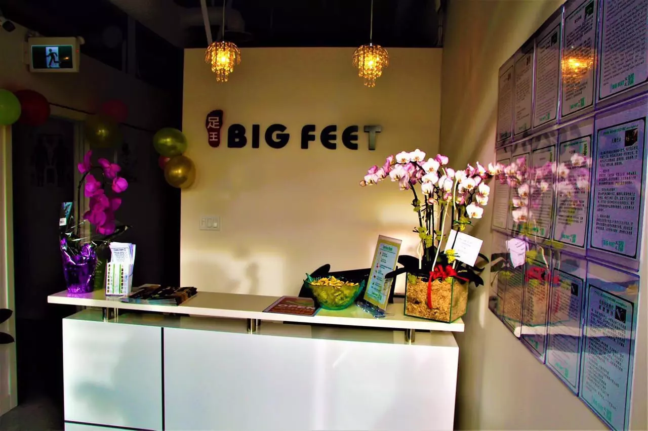 50-Minute Foot Reflexology Massage or 50-Minute Body Massage at Big Feet - Second Medium