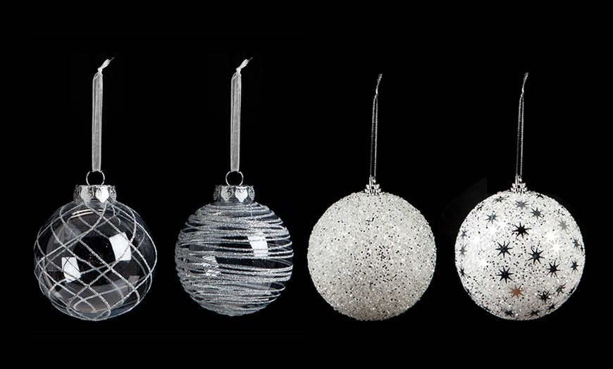 Image 1: Deluxe Christmas Baubles Set