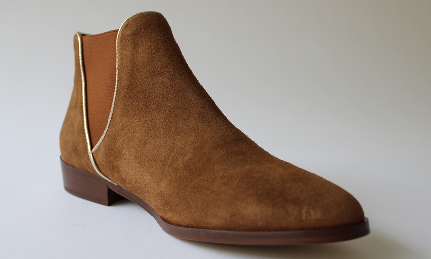 Image 12: Women's Flat Leather Boots