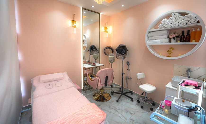 Image 7: AED 100, AED 200, or AED 300 to Spend on Your Choice of Beauty Service