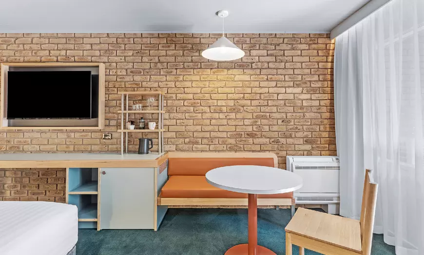 Image 4: Mornington Peninsula, Flinders: King Room with Bottle of Prosecco