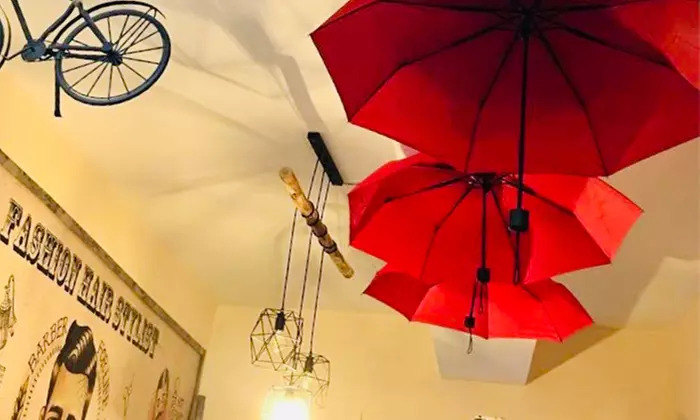 Frischer Haarschnitt für Damen opt. mit Foliensträhnen od. Ansatzfarbe