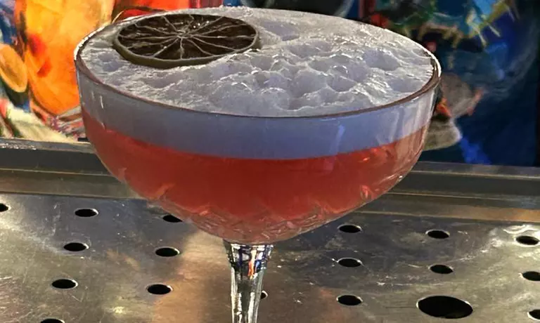 Bottom's up: gin of cocktail experience