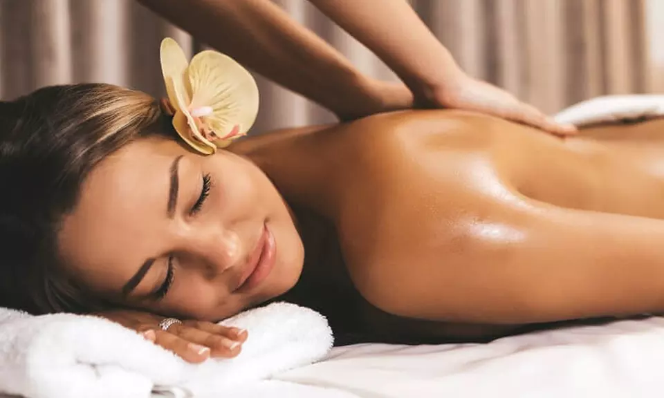 Ritual de piedras volcánicas o sales del Himalaya con masaje y peeling