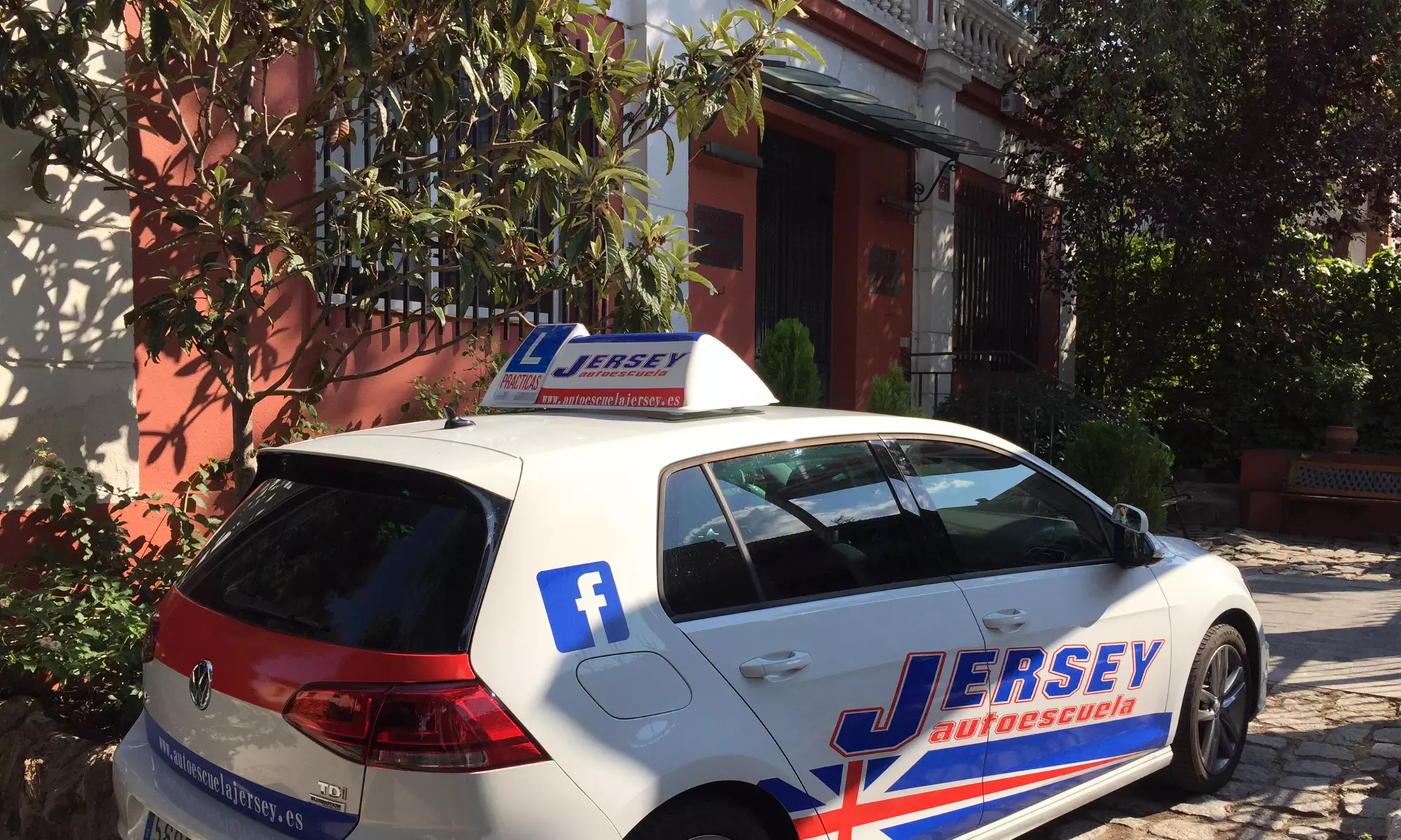 Curso teórico para obtener el carné de conducir B con 2 o 4 clases prácticas desde 14,95 € en Autoescuela Jersey - Second Medium