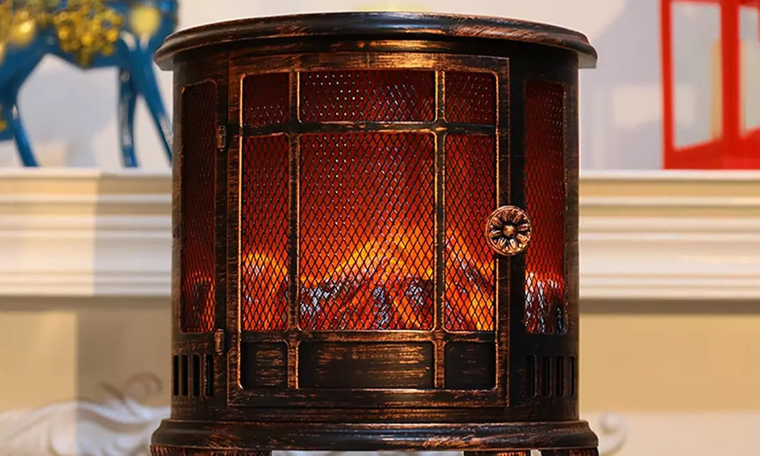 Dekorativer Retro-Kamin mit Flammeneffekt