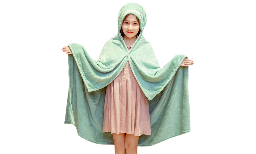 Image 5: Cape Blanket