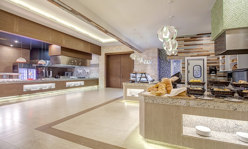 Image 10: ✈ All-Incls. Grand Lido Negril Resort with Air from JetSet Vacations