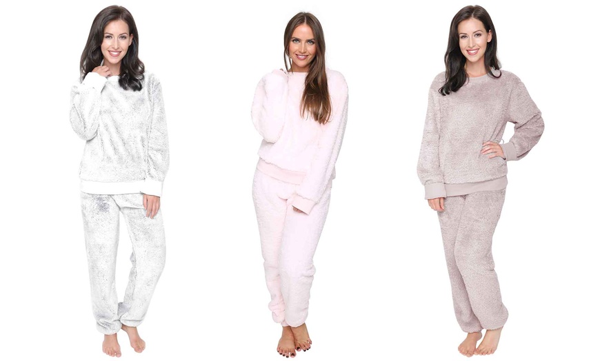 Image 2: Women's Snuggle Fleece Loungewear