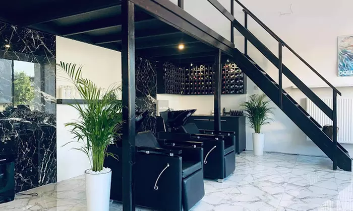 Strzyżenie, regeneracja, koloryzacja i dekoloryzacja w salonie Szalone Nożyczki (do -20%) - Image 5