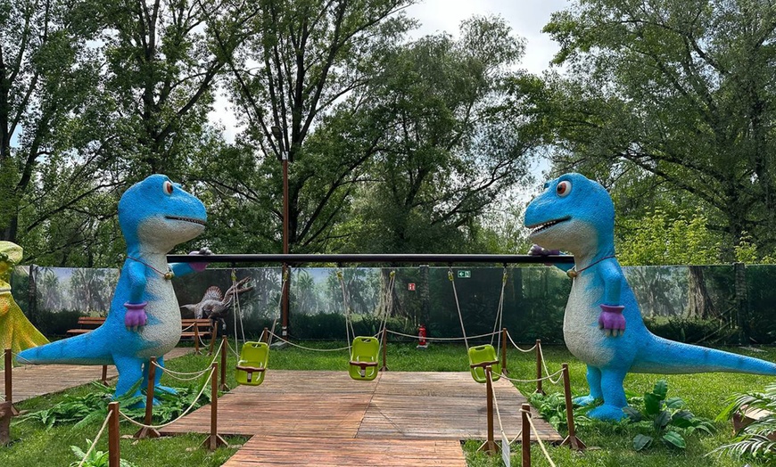 Image 3: Całodniowe bilety wstępu dla 1 osoby lub rodziny do parków DinoWorld