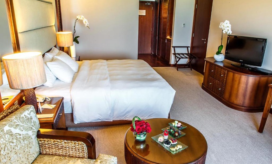 Image 6: Abu Dhabi: One Night Stay with Breakfast and Dinner