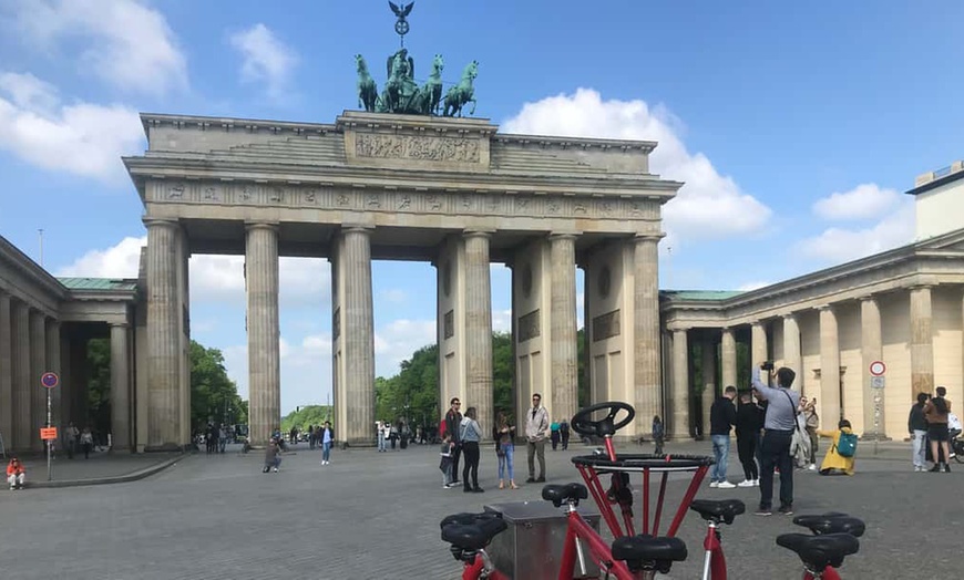 Image 3: 60 oder 120 Min. Conference-Bike Tour für 6 Personen in Berlin