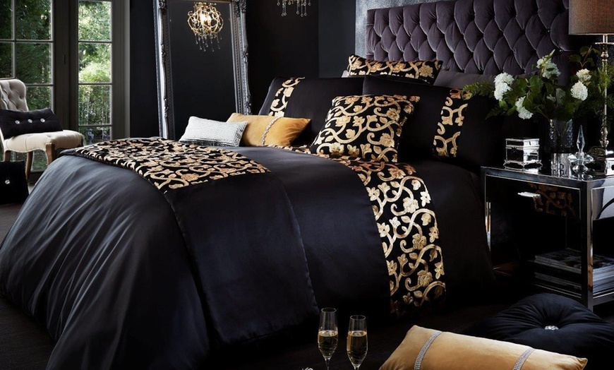 Image 2: Brocade Duvet Cover Set