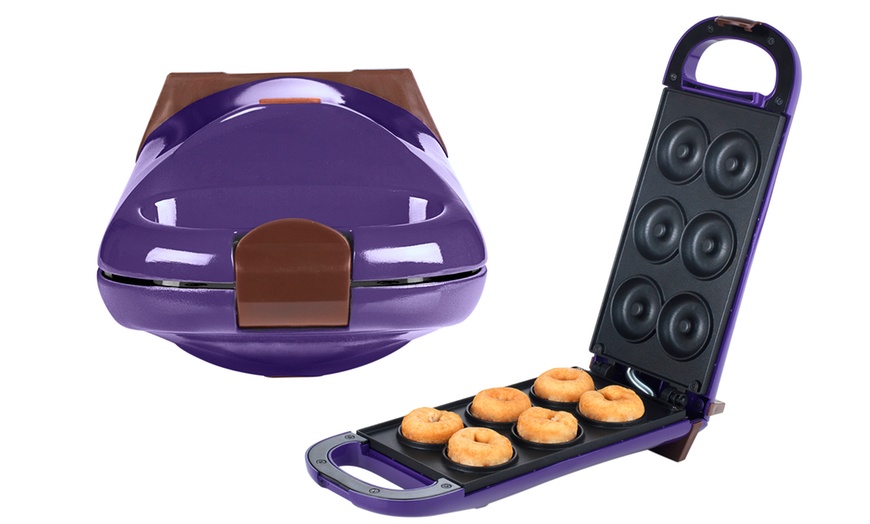 Image 4: Flip-Over Waffle or Doughnut Maker 