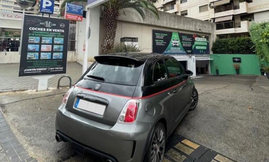 Image 11: Presume de coche: lavado completo con opción a ozono y encerado