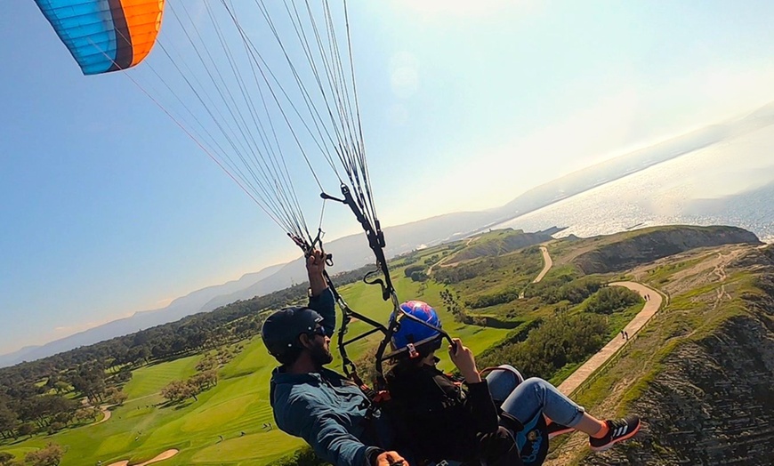 Image 3: ¡Vuela alto y libre! Descubre el cielo con iParapente