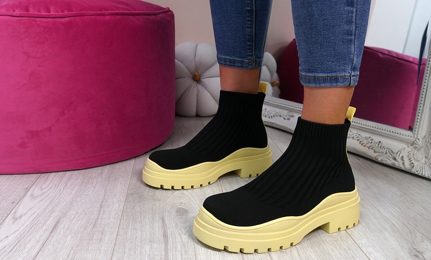 Image 8: Women's Knit Platform Ankle Boots