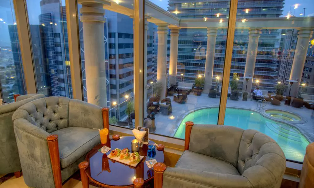 4* Abu Dhabi: 1-Night with Breakfast & Optional Lunch OR Dinner