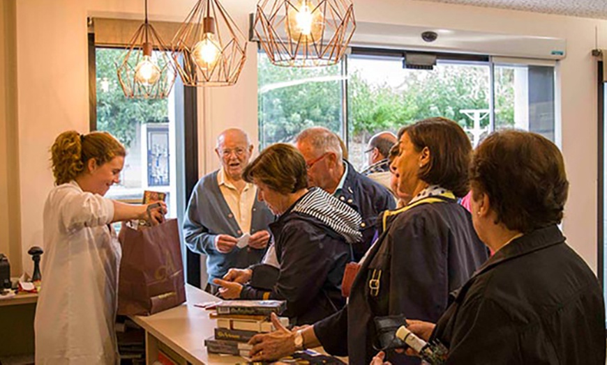 Image 3: Visita a fábrica de turrón y degustación en El Artesano Turrones