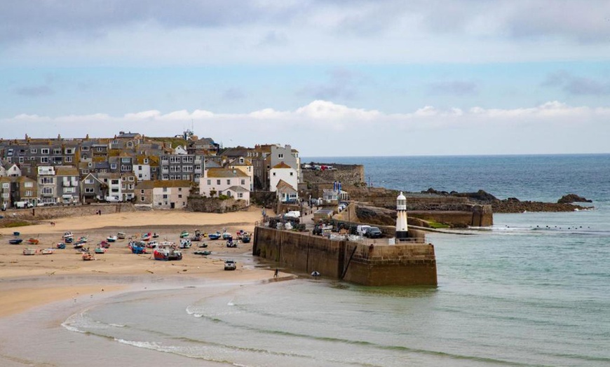 Image 4: St. Ives: Double Room with Breakfast