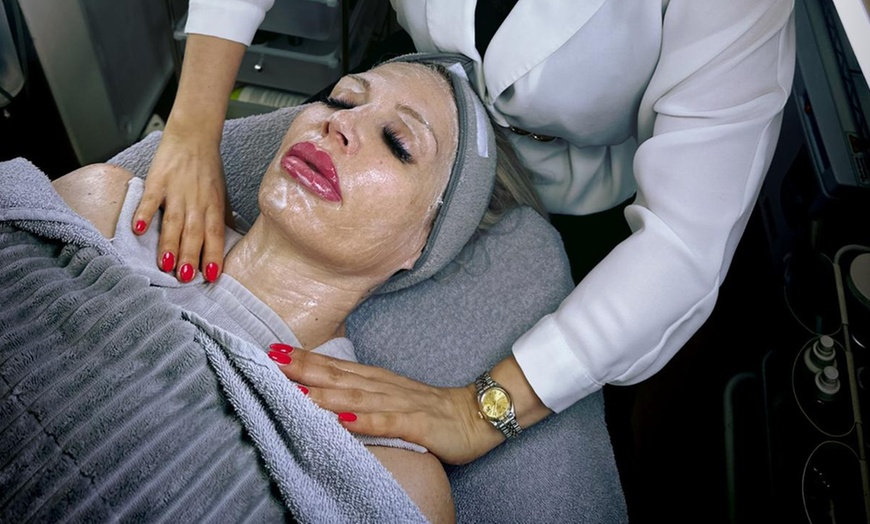 Image 2: Auszeit für die Haut: Gesichtsbehandlung nach Wahl