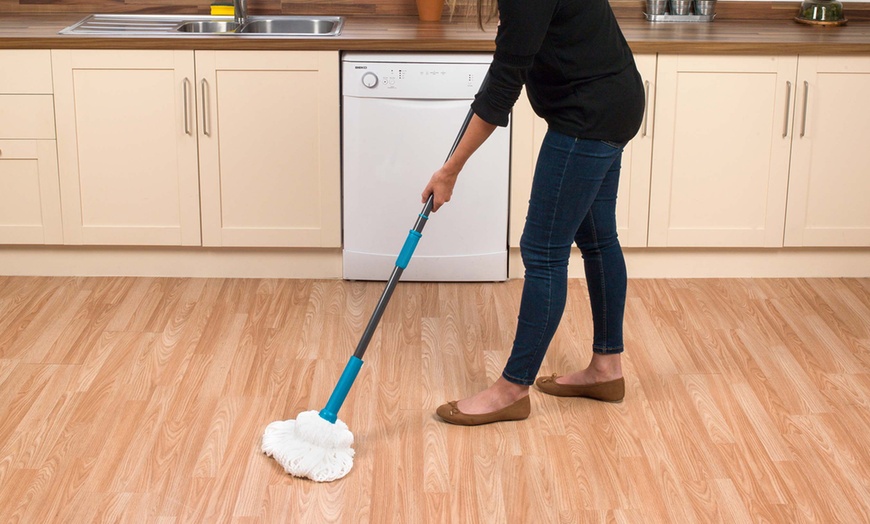 Image 4: Beldray Twist Mop with 10L Bucket