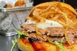 Descubre sabores únicos con un menú de hamburguesas para 2 o 4 personas con hasta un 42% de descuento - Image 2