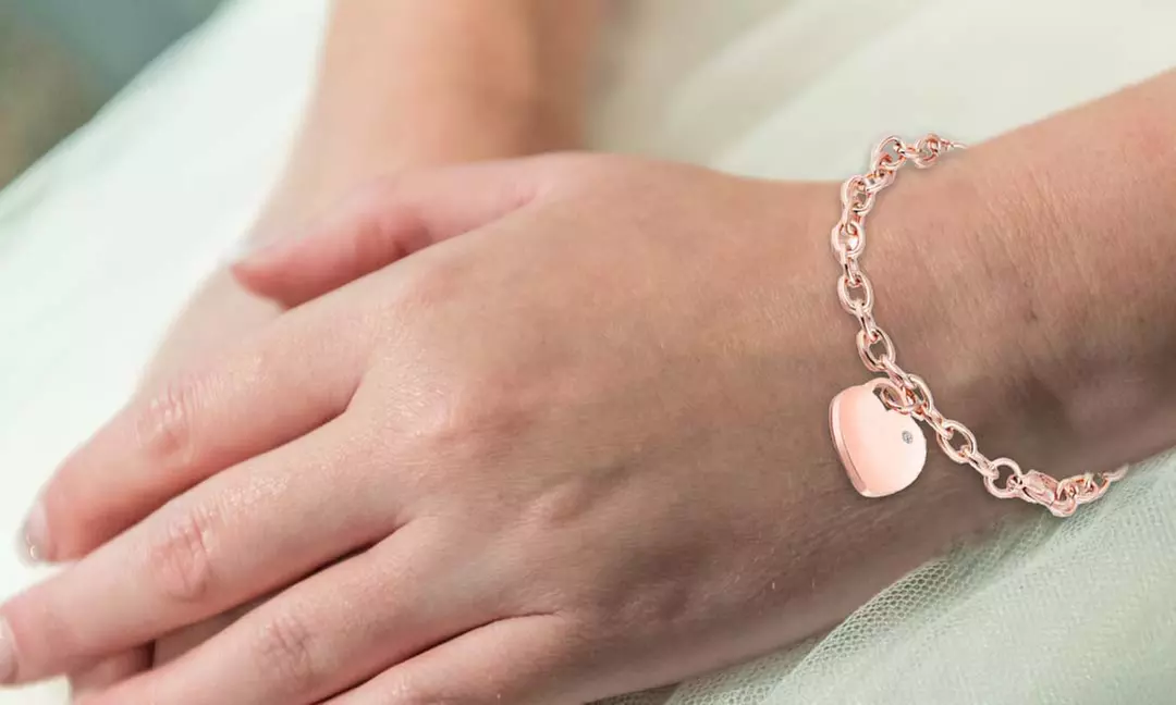 Bracelets ornés de cristaux de Swarovski® avec breloques Eira Wen®